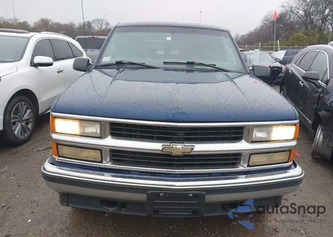 1997 Chevrolet Suburban 1500 из США, поврежденный, VIN 3GNFK16R5VG189156